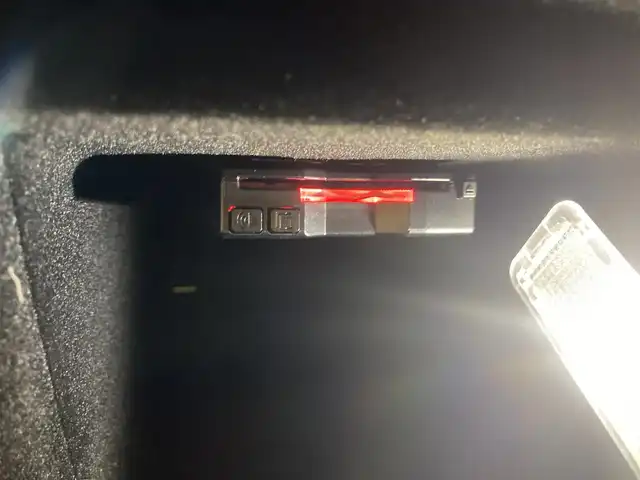 プジョー ５００８ GT ブルーHDi 熊本県 2020(令2)年 2.6万km エメラルドクリスタル ・スマートキー/・プッシュスタート/・パノラマサンルーフ /・アクティブセーフティブレーキ/・疲労検知/・ディレクショナルヘッドライト/・インテリジェントハイビーム/・レーンキープアシスト/・パーキングセンサー/・ブラインドスポットモニター/・ハーフレザーシート/・D席パワーシート/・前席シートヒーター /・純正ディスプレイオーディオ/　【Bluetooth・USB・AppleCarPlay・AndroidAuto】/・バックカメラ/・左サイドカメラ/・ETC/・ドライブレコーダー(前方録画)/・パワーバックドア/・LEDヘッドランプ/・LEDフォグランプ/・純正マット/・保証書/取説
