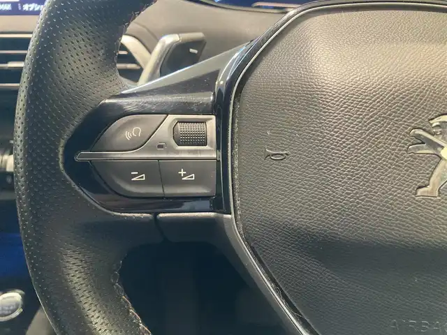 プジョー ５００８ GT ブルーHDi 熊本県 2020(令2)年 2.6万km エメラルドクリスタル ・スマートキー/・プッシュスタート/・パノラマサンルーフ /・アクティブセーフティブレーキ/・疲労検知/・ディレクショナルヘッドライト/・インテリジェントハイビーム/・レーンキープアシスト/・パーキングセンサー/・ブラインドスポットモニター/・ハーフレザーシート/・D席パワーシート/・前席シートヒーター /・純正ディスプレイオーディオ/　【Bluetooth・USB・AppleCarPlay・AndroidAuto】/・バックカメラ/・左サイドカメラ/・ETC/・ドライブレコーダー(前方録画)/・パワーバックドア/・LEDヘッドランプ/・LEDフォグランプ/・純正マット/・保証書/取説