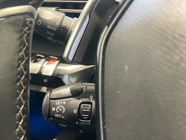 プジョー ５００８ GT ブルーHDi 熊本県 2020(令2)年 2.6万km エメラルドクリスタル ・スマートキー/・プッシュスタート/・パノラマサンルーフ /・アクティブセーフティブレーキ/・疲労検知/・ディレクショナルヘッドライト/・インテリジェントハイビーム/・レーンキープアシスト/・パーキングセンサー/・ブラインドスポットモニター/・ハーフレザーシート/・D席パワーシート/・前席シートヒーター /・純正ディスプレイオーディオ/　【Bluetooth・USB・AppleCarPlay・AndroidAuto】/・バックカメラ/・左サイドカメラ/・ETC/・ドライブレコーダー(前方録画)/・パワーバックドア/・LEDヘッドランプ/・LEDフォグランプ/・純正マット/・保証書/取説