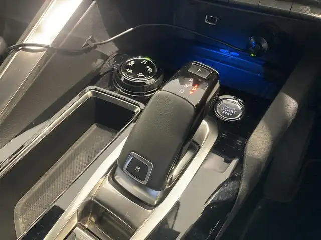 プジョー ５００８ GT ブルーHDi 熊本県 2020(令2)年 2.6万km エメラルドクリスタル ・スマートキー/・プッシュスタート/・パノラマサンルーフ /・アクティブセーフティブレーキ/・疲労検知/・ディレクショナルヘッドライト/・インテリジェントハイビーム/・レーンキープアシスト/・パーキングセンサー/・ブラインドスポットモニター/・ハーフレザーシート/・D席パワーシート/・前席シートヒーター /・純正ディスプレイオーディオ/　【Bluetooth・USB・AppleCarPlay・AndroidAuto】/・バックカメラ/・左サイドカメラ/・ETC/・ドライブレコーダー(前方録画)/・パワーバックドア/・LEDヘッドランプ/・LEDフォグランプ/・純正マット/・保証書/取説