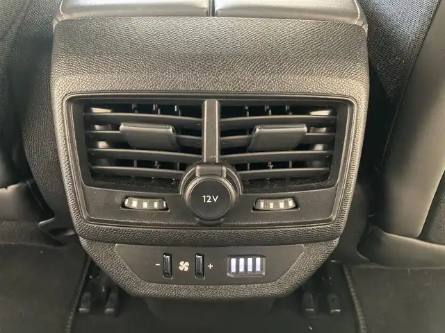 プジョー ５００８ GT ブルーHDi 熊本県 2020(令2)年 2.6万km エメラルドクリスタル ・スマートキー/・プッシュスタート/・パノラマサンルーフ /・アクティブセーフティブレーキ/・疲労検知/・ディレクショナルヘッドライト/・インテリジェントハイビーム/・レーンキープアシスト/・パーキングセンサー/・ブラインドスポットモニター/・ハーフレザーシート/・D席パワーシート/・前席シートヒーター /・純正ディスプレイオーディオ/　【Bluetooth・USB・AppleCarPlay・AndroidAuto】/・バックカメラ/・左サイドカメラ/・ETC/・ドライブレコーダー(前方録画)/・パワーバックドア/・LEDヘッドランプ/・LEDフォグランプ/・純正マット/・保証書/取説