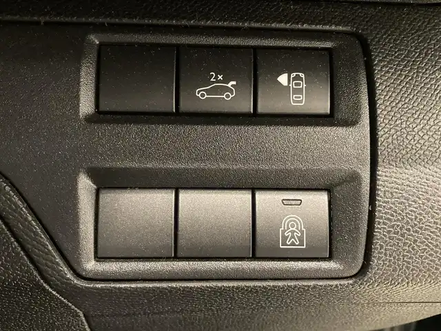 プジョー ５００８ GT ブルーHDi 熊本県 2020(令2)年 2.6万km エメラルドクリスタル ・スマートキー/・プッシュスタート/・パノラマサンルーフ /・アクティブセーフティブレーキ/・疲労検知/・ディレクショナルヘッドライト/・インテリジェントハイビーム/・レーンキープアシスト/・パーキングセンサー/・ブラインドスポットモニター/・ハーフレザーシート/・D席パワーシート/・前席シートヒーター /・純正ディスプレイオーディオ/　【Bluetooth・USB・AppleCarPlay・AndroidAuto】/・バックカメラ/・左サイドカメラ/・ETC/・ドライブレコーダー(前方録画)/・パワーバックドア/・LEDヘッドランプ/・LEDフォグランプ/・純正マット/・保証書/取説