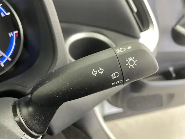 トヨタ ヴォクシー ハイブリッド S－Z 富山県 2023(令5)年 1.1万km ホワイトパールクリスタルシャイン 純正10.5型ディスプレイオーディオ/（AMFM/DVD/BT/USB/フルセグ）/バックカメラ/ドライブレコーダー/ETC/デジタルインナーミラー/ヘッドアップディスプレイ/両側パワースライドドア/オートホールド付電子パーキング/ハーフレザーシート/D/N席シートヒーター/快適温熱シート/衝突被害軽減システム/レーダークルーズコントロール/レーンキープアシスト/コーナーセンサー/横滑り防止装置/オートLEDライト/オートマチックハイビーム/純正アルミホイール/純正フロアマット/革巻きステアリング/ステアリングスイッチ/スマートキー/スペアキー