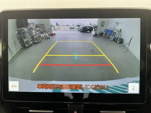 トヨタ ヴォクシー ハイブリッド S－Z 富山県 2023(令5)年 1.1万km ホワイトパールクリスタルシャイン 純正10.5型ディスプレイオーディオ/（AMFM/DVD/BT/USB/フルセグ）/バックカメラ/ドライブレコーダー/ETC/デジタルインナーミラー/ヘッドアップディスプレイ/両側パワースライドドア/オートホールド付電子パーキング/ハーフレザーシート/D/N席シートヒーター/快適温熱シート/衝突被害軽減システム/レーダークルーズコントロール/レーンキープアシスト/コーナーセンサー/横滑り防止装置/オートLEDライト/オートマチックハイビーム/純正アルミホイール/純正フロアマット/革巻きステアリング/ステアリングスイッチ/スマートキー/スペアキー