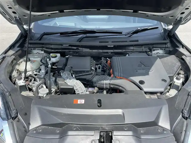 三菱 アウトランダー ＰＨＥＶ P 群馬県 2022(令4)年 7.2万km スターリングシルバーM サンルーフ　/純正ナビ　/全周囲カメラ　/フルセグ・Ｂｌｕｅｔｏｏｔｈ　/マイパイロット　/シートヒーター　/アダクティブクルーズコントロール　/電動リアドア　/ドライブレコーダー　/ＥＴＣ２．０　/レーンアシスト　/ハーフレザー/純正フロアマット