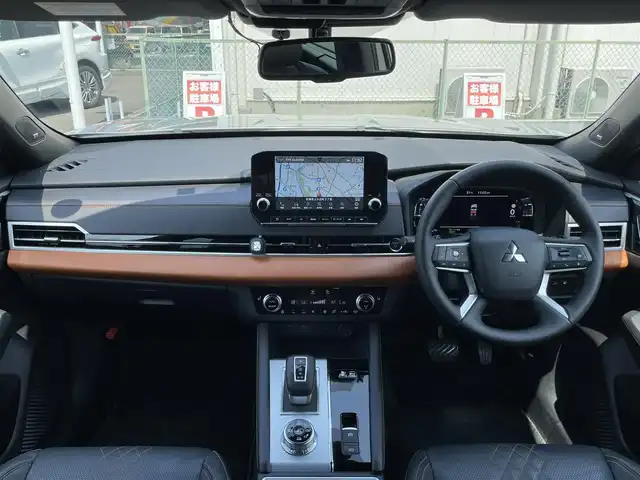 三菱 アウトランダー ＰＨＥＶ P 群馬県 2022(令4)年 7.2万km スターリングシルバーM サンルーフ　/純正ナビ　/全周囲カメラ　/フルセグ・Ｂｌｕｅｔｏｏｔｈ　/マイパイロット　/シートヒーター　/アダクティブクルーズコントロール　/電動リアドア　/ドライブレコーダー　/ＥＴＣ２．０　/レーンアシスト　/ハーフレザー/純正フロアマット