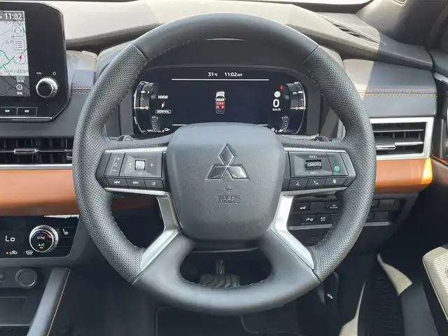 三菱 アウトランダー ＰＨＥＶ P 群馬県 2022(令4)年 7.2万km スターリングシルバーM サンルーフ　/純正ナビ　/全周囲カメラ　/フルセグ・Ｂｌｕｅｔｏｏｔｈ　/マイパイロット　/シートヒーター　/アダクティブクルーズコントロール　/電動リアドア　/ドライブレコーダー　/ＥＴＣ２．０　/レーンアシスト　/ハーフレザー/純正フロアマット