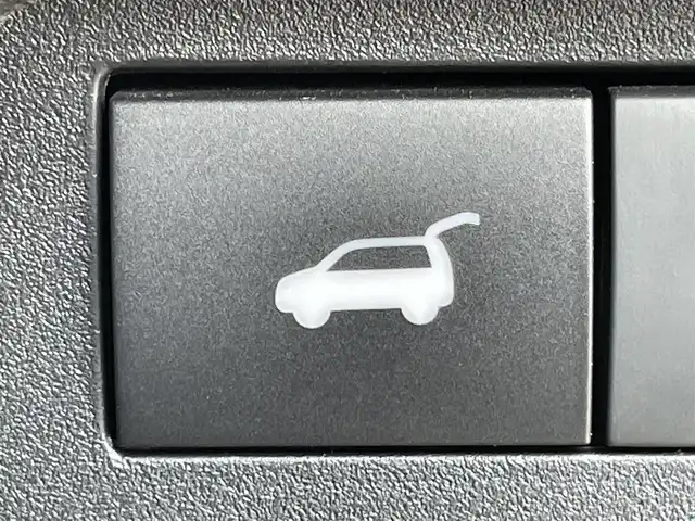三菱 アウトランダー ＰＨＥＶ P 群馬県 2022(令4)年 7.2万km スターリングシルバーM サンルーフ　/純正ナビ　/全周囲カメラ　/フルセグ・Ｂｌｕｅｔｏｏｔｈ　/マイパイロット　/シートヒーター　/アダクティブクルーズコントロール　/電動リアドア　/ドライブレコーダー　/ＥＴＣ２．０　/レーンアシスト　/ハーフレザー/純正フロアマット