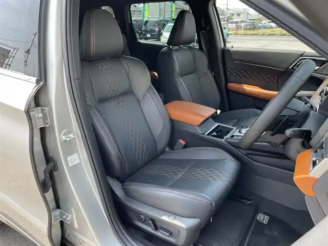 三菱 アウトランダー ＰＨＥＶ P 群馬県 2022(令4)年 7.2万km スターリングシルバーM サンルーフ　/純正ナビ　/全周囲カメラ　/フルセグ・Ｂｌｕｅｔｏｏｔｈ　/マイパイロット　/シートヒーター　/アダクティブクルーズコントロール　/電動リアドア　/ドライブレコーダー　/ＥＴＣ２．０　/レーンアシスト　/ハーフレザー/純正フロアマット