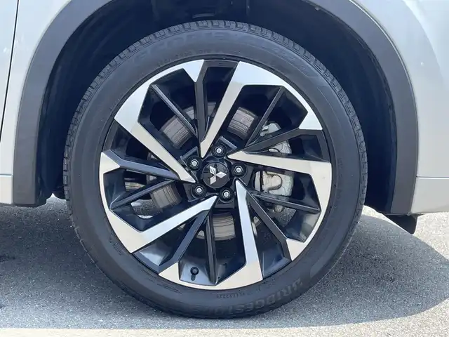 三菱 アウトランダー ＰＨＥＶ P 群馬県 2022(令4)年 7.2万km スターリングシルバーM サンルーフ　/純正ナビ　/全周囲カメラ　/フルセグ・Ｂｌｕｅｔｏｏｔｈ　/マイパイロット　/シートヒーター　/アダクティブクルーズコントロール　/電動リアドア　/ドライブレコーダー　/ＥＴＣ２．０　/レーンアシスト　/ハーフレザー/純正フロアマット