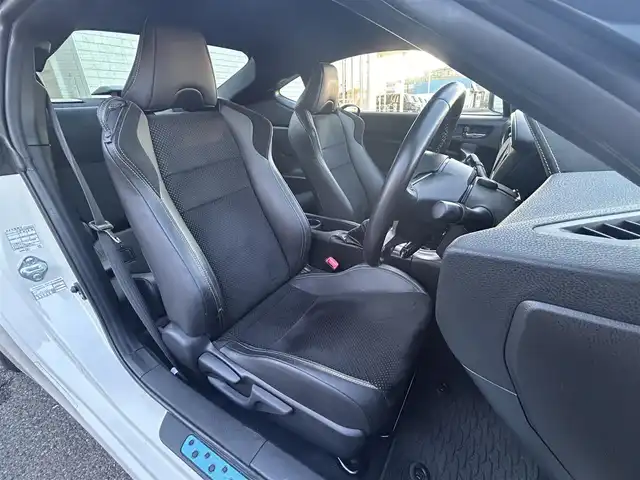 トヨタ ８６ GT リミテッド ブラックPKG 大阪府 2018(平30)年 2.1万km クリスタルホワイトパール ナビ　/フルセグ　/Ｂｌｕｅｔｏｏｔｈ　/バックカメラ　/ハーフレザーシート　/シートヒーター　/ブレンボキャリパー/ドライブレコーダー/クルーズコントロール　/ＬＥＤヘッドライト　/オートライト　/純正マット　/バイザー　/ＥＴＣ