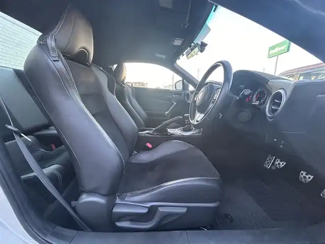 トヨタ ８６ GT リミテッド ブラックPKG 大阪府 2018(平30)年 2.1万km クリスタルホワイトパール ナビ　/フルセグ　/Ｂｌｕｅｔｏｏｔｈ　/バックカメラ　/ハーフレザーシート　/シートヒーター　/ブレンボキャリパー/ドライブレコーダー/クルーズコントロール　/ＬＥＤヘッドライト　/オートライト　/純正マット　/バイザー　/ＥＴＣ