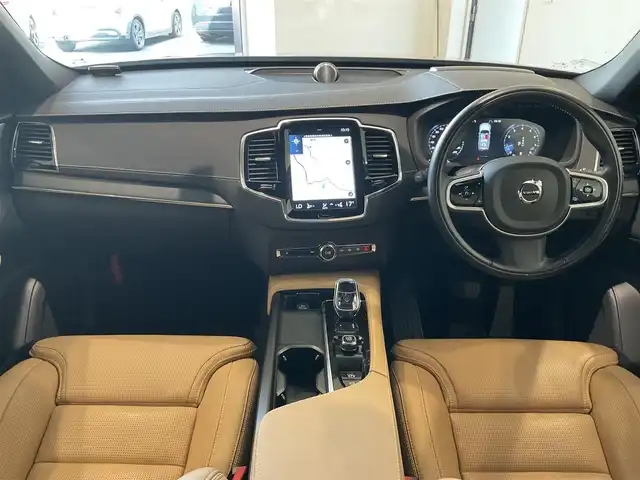 ボルボ ボルボ ＸＣ９０ B6 AWD インスクリプション 熊本県 2022(令4)年 3.1万km ぺブルグレー ・スマートキー/・プッシュスタート/・パノラマサンルーフ /・City Safety/・レーンキープエイド/・ロードサインインフォメーション/・ドライバーアラート/・パーキングアシスト/・クロストラフィックモニター/・車間警告/・ブラインドスポットモニター/・アクティブ・ベンディング・ライト/・衝突回避/・オートハイビーム/・クルーズコントロール(追従式)/・茶革シート/・前席パワーシート/・前席エアシート /・４席シートヒーター /・ハンドルヒーター /・純正メモリナビ/　【Bluetooth・USB・AppleCarPlay・AndroidAuto】/・Bowers&Wilkinsサウンドシステム/・フルセグTV/・全方位カメラ/・ワイヤレス充電/・ヘッドアップディスプレイ/・ETC/・パワーバックドア/・LEDヘッドランプ/・LEDフォグランプ/・純正マット/・保証書/取説