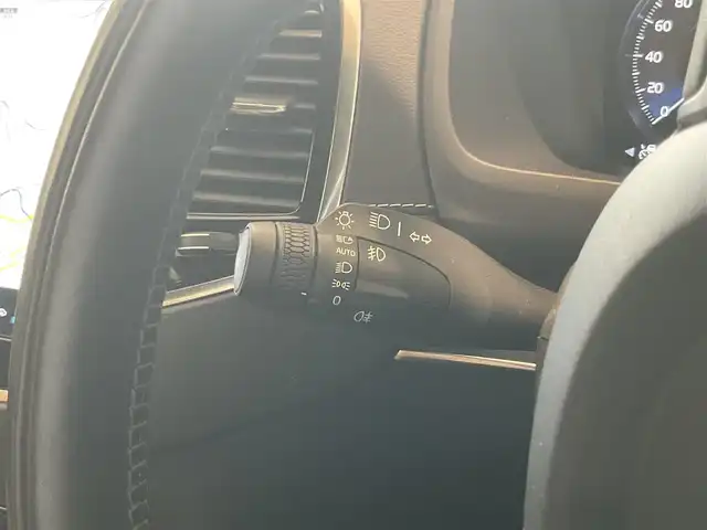 ボルボ ボルボ ＸＣ９０ B6 AWD インスクリプション 熊本県 2022(令4)年 3.1万km ぺブルグレー ・スマートキー/・プッシュスタート/・パノラマサンルーフ /・City Safety/・レーンキープエイド/・ロードサインインフォメーション/・ドライバーアラート/・パーキングアシスト/・クロストラフィックモニター/・車間警告/・ブラインドスポットモニター/・アクティブ・ベンディング・ライト/・衝突回避/・オートハイビーム/・クルーズコントロール(追従式)/・茶革シート/・前席パワーシート/・前席エアシート /・４席シートヒーター /・ハンドルヒーター /・純正メモリナビ/　【Bluetooth・USB・AppleCarPlay・AndroidAuto】/・Bowers&Wilkinsサウンドシステム/・フルセグTV/・全方位カメラ/・ワイヤレス充電/・ヘッドアップディスプレイ/・ETC/・パワーバックドア/・LEDヘッドランプ/・LEDフォグランプ/・純正マット/・保証書/取説