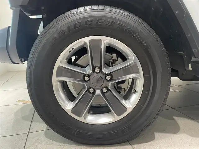 クライスラー・ジープ ジープ ラングラー アンリミテッド サハラ ローンチエディション 愛知県 2019(平31)年 6.3万km ブライトホワイト 純正ナビ　/Ｂｌｕｅｔｏｏｔｈ　/フルセグＴＶ　/バックカメラ　/コーナーセンサー　/クルーズコントロール　/ブラインドスポットモニター　/シートヒーター/ハンドルヒーター/ＬＥＤヘッドライト/ＤＳＲＣＥＴＣ　/オートライト/プッシュスタート/アイドリングストップ
