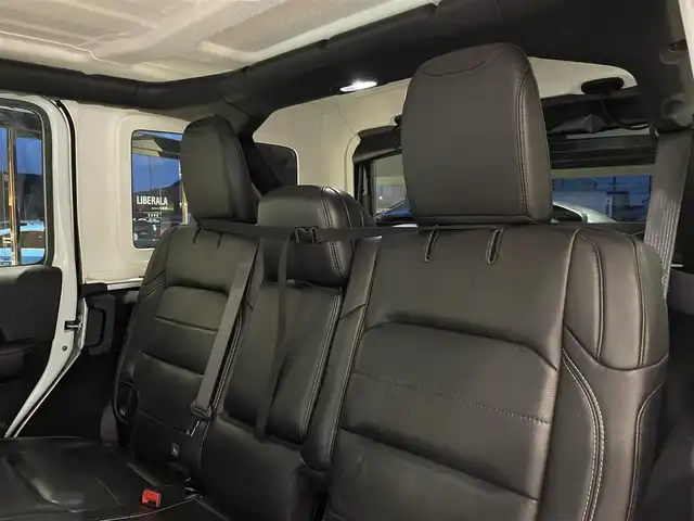クライスラー・ジープ ジープ ラングラー アンリミテッド サハラ ローンチエディション 愛知県 2019(平31)年 6.3万km ブライトホワイト 純正ナビ　/Ｂｌｕｅｔｏｏｔｈ　/フルセグＴＶ　/バックカメラ　/コーナーセンサー　/クルーズコントロール　/ブラインドスポットモニター　/シートヒーター/ハンドルヒーター/ＬＥＤヘッドライト/ＤＳＲＣＥＴＣ　/オートライト/プッシュスタート/アイドリングストップ