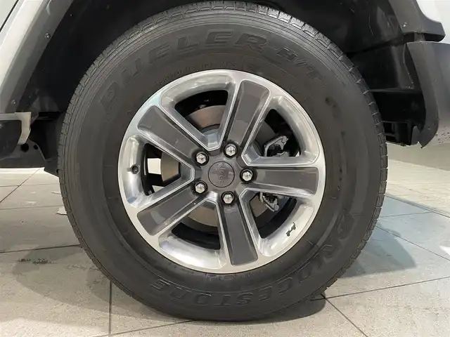 クライスラー・ジープ ジープ ラングラー アンリミテッド サハラ ローンチエディション 愛知県 2019(平31)年 6.3万km ブライトホワイト 純正ナビ　/Ｂｌｕｅｔｏｏｔｈ　/フルセグＴＶ　/バックカメラ　/コーナーセンサー　/クルーズコントロール　/ブラインドスポットモニター　/シートヒーター/ハンドルヒーター/ＬＥＤヘッドライト/ＤＳＲＣＥＴＣ　/オートライト/プッシュスタート/アイドリングストップ