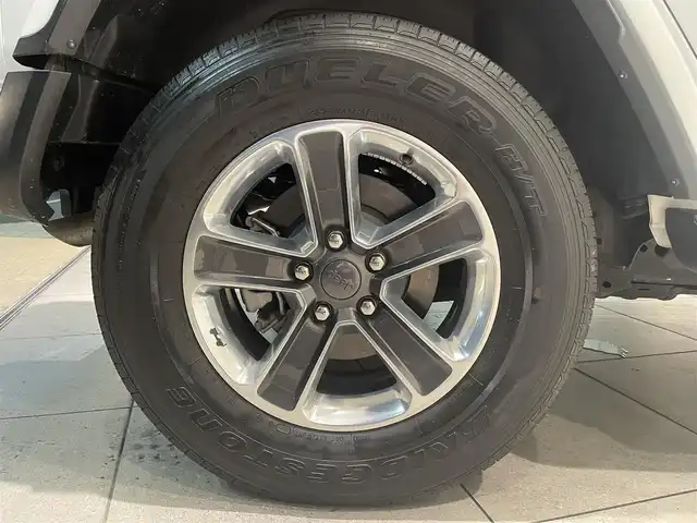 クライスラー・ジープ ジープ ラングラー アンリミテッド サハラ ローンチエディション 愛知県 2019(平31)年 6.3万km ブライトホワイト 純正ナビ　/Ｂｌｕｅｔｏｏｔｈ　/フルセグＴＶ　/バックカメラ　/コーナーセンサー　/クルーズコントロール　/ブラインドスポットモニター　/シートヒーター/ハンドルヒーター/ＬＥＤヘッドライト/ＤＳＲＣＥＴＣ　/オートライト/プッシュスタート/アイドリングストップ