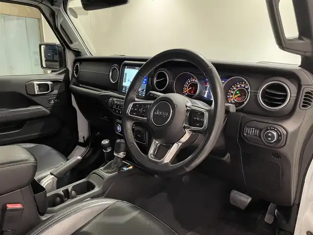 クライスラー・ジープ ジープ ラングラー アンリミテッド サハラ ローンチエディション 愛知県 2019(平31)年 6.3万km ブライトホワイト 純正ナビ　/Ｂｌｕｅｔｏｏｔｈ　/フルセグＴＶ　/バックカメラ　/コーナーセンサー　/クルーズコントロール　/ブラインドスポットモニター　/シートヒーター/ハンドルヒーター/ＬＥＤヘッドライト/ＤＳＲＣＥＴＣ　/オートライト/プッシュスタート/アイドリングストップ