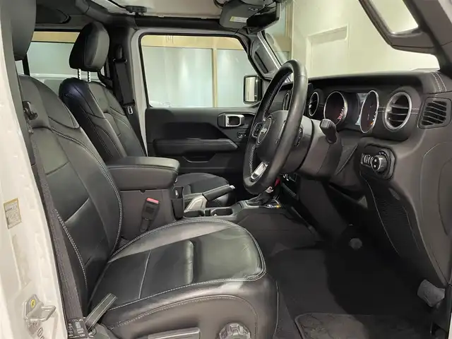 クライスラー・ジープ ジープ ラングラー アンリミテッド サハラ ローンチエディション 愛知県 2019(平31)年 6.3万km ブライトホワイト 純正ナビ　/Ｂｌｕｅｔｏｏｔｈ　/フルセグＴＶ　/バックカメラ　/コーナーセンサー　/クルーズコントロール　/ブラインドスポットモニター　/シートヒーター/ハンドルヒーター/ＬＥＤヘッドライト/ＤＳＲＣＥＴＣ　/オートライト/プッシュスタート/アイドリングストップ