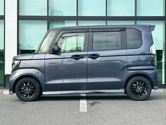 ホンダ Ｎ ＢＯＸ カスタム L スタイル+ブラック 和歌山県 2022(令4)年 7.2万km メテオロイドグレーメタリック 社外9インチナビ（AVIC-RQ912）/バックカメラ/フルセグTV/衝突軽減ブレーキ/レーンキープアシスト/後方コーナーセンサー/オートライト/レーダークルコン/フリップダウンモニター（TVW-FW1020）/ビルトインETC/ドラレコ/両側パワスラ/シートヒーター/シーケンシャルヘッドライト/LEDヘッドライト/フォグランプ/電動パーキング/プッシュスタート