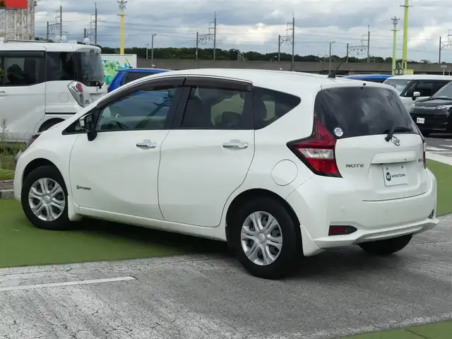 日産 ノート e－パワー X 千葉県 2017(平29)年 5.4万km ブリリアントホワイトパール エマージェンシーブレーキ/社外メモリーナビ/ワンセグTV/【DVD/CD再生機能　Bluetooth接続】/アラウンドビューモニター/ドライブレコーダー/ETC/LEDヘッドライト/ウインカーミラー/コーナーセンサー/インテリジェントキー