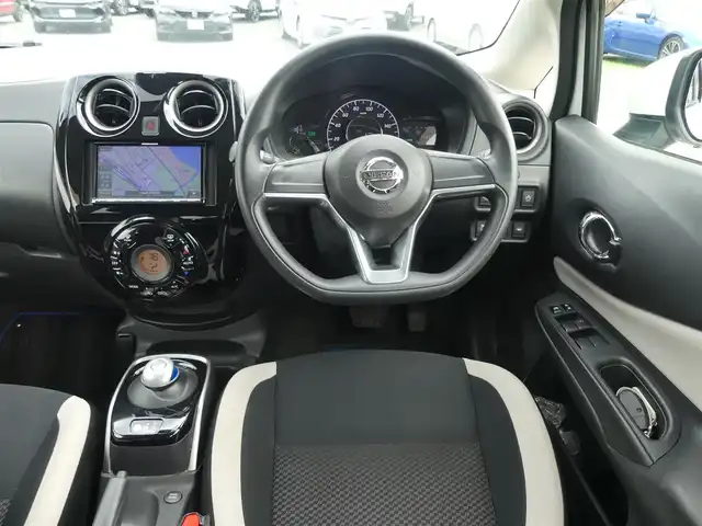 日産 ノート e－パワー X 千葉県 2017(平29)年 5.4万km ブリリアントホワイトパール エマージェンシーブレーキ/社外メモリーナビ/ワンセグTV/【DVD/CD再生機能　Bluetooth接続】/アラウンドビューモニター/ドライブレコーダー/ETC/LEDヘッドライト/ウインカーミラー/コーナーセンサー/インテリジェントキー
