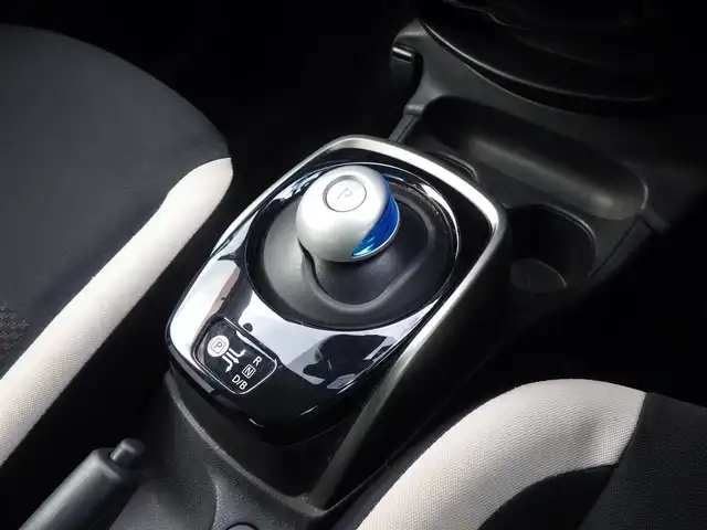日産 ノート e－パワー X 千葉県 2017(平29)年 5.4万km ブリリアントホワイトパール エマージェンシーブレーキ/社外メモリーナビ/ワンセグTV/【DVD/CD再生機能　Bluetooth接続】/アラウンドビューモニター/ドライブレコーダー/ETC/LEDヘッドライト/ウインカーミラー/コーナーセンサー/インテリジェントキー