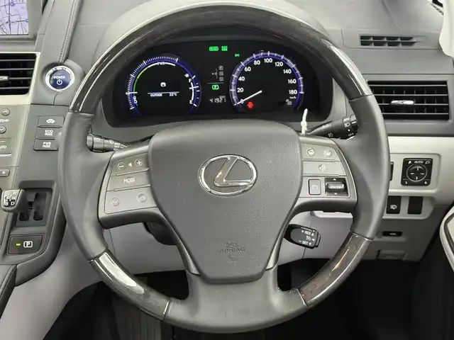 レクサス ＨＳ 250h バージョンI 愛知県 2009(平21)年 4.2万km ブラックオパールマイカ ・純正ナビ/フルセグTV/（CD/DVD再生可能）/・バックカメラ/・クルーズコントロール/・ホワイトレザーシート/（電動/ヒーター/ベンチレーター）/・純正１７インチAW/215/55/R17/・木目調コンビステアリング/・ステアリングスイッチ/・ビルトインETC/・純正フロアマット/・スマートキー/・プッシュスタート/・ドアバイザー/・オートライト