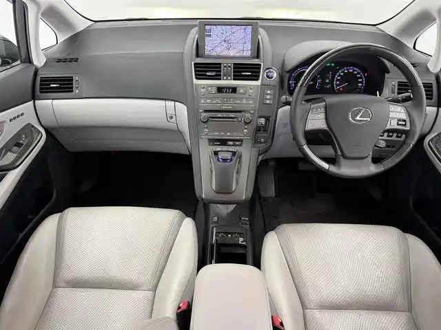 レクサス ＨＳ 250h バージョンI 愛知県 2009(平21)年 4.2万km ブラックオパールマイカ ・純正ナビ/フルセグTV/（CD/DVD再生可能）/・バックカメラ/・クルーズコントロール/・ホワイトレザーシート/（電動/ヒーター/ベンチレーター）/・純正１７インチAW/215/55/R17/・木目調コンビステアリング/・ステアリングスイッチ/・ビルトインETC/・純正フロアマット/・スマートキー/・プッシュスタート/・ドアバイザー/・オートライト