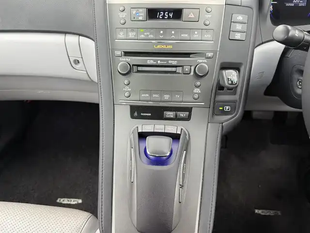 レクサス ＨＳ 250h バージョンI 愛知県 2009(平21)年 4.2万km ブラックオパールマイカ ・純正ナビ/フルセグTV/（CD/DVD再生可能）/・バックカメラ/・クルーズコントロール/・ホワイトレザーシート/（電動/ヒーター/ベンチレーター）/・純正１７インチAW/215/55/R17/・木目調コンビステアリング/・ステアリングスイッチ/・ビルトインETC/・純正フロアマット/・スマートキー/・プッシュスタート/・ドアバイザー/・オートライト