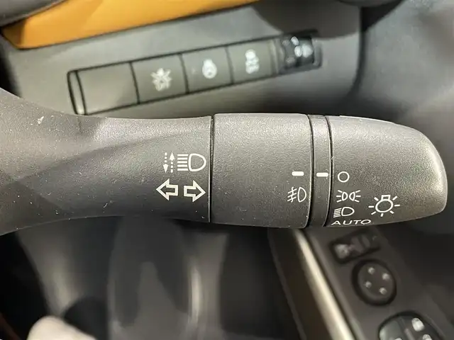 日産 キックス X ツートーンインテリアED 愛知県 2020(令2)年 4.6万km プレミアムコロナオレンジ 純正９インチナビ　/（AM/FM/SD/フルセグTV/Bluetooth/CD・DVD再生）/アラウンドビューモニター　/プロパイロット　/衝突軽減ブレーキ　/ビルトインＥＴＣ　/シートヒーター　/ドライブレコーダー/ステアリングヒーター　/デジタルインナーミラー　/コーナーセンサー　/LEDヘッドライト/LEDフォグランプ/車線逸脱警報/ハンドル支援/SOSコール/純正フロアマット