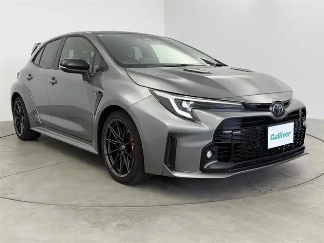 トヨタ ＧＲカローラ RZ 愛知県 2024(令6)年 3万km グレー 6MT車/4WD/ターボ/GR仕様車/　　・リヤスポイラー/　　・専用ブレーキキャリパー/　　・専用フロアマット/トヨタセーフティセンス/　　・プリクラッシュセーフティ/　　・レーダークルーズコントロール/　　・レーントレーシングアシスト/　　・レーンディバーチャーアラート/　　・オートマチックハイビーム/純正10.5インチナビ/　　BT/フルセグ/JBLサウンドシステム/バックカメラ/ビルトインETC2.0/革巻きステアリング/ステアリングリモコン/ステアリングヒーター/ハーフレザーシート/シートヒーター/純正LEDヘッドライト/フォグランプ/純正18インチアルミホイール