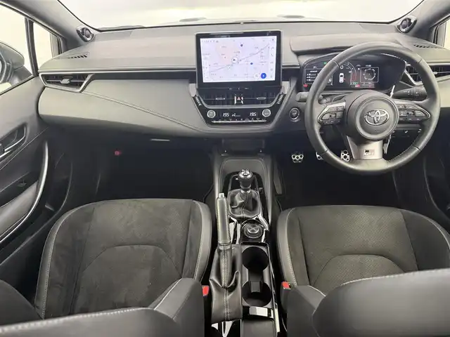 トヨタ ＧＲカローラ RZ 愛知県 2024(令6)年 3万km グレー 6MT車/4WD/ターボ/GR仕様車/　　・リヤスポイラー/　　・専用ブレーキキャリパー/　　・専用フロアマット/トヨタセーフティセンス/　　・プリクラッシュセーフティ/　　・レーダークルーズコントロール/　　・レーントレーシングアシスト/　　・レーンディバーチャーアラート/　　・オートマチックハイビーム/純正10.5インチナビ/　　BT/フルセグ/JBLサウンドシステム/バックカメラ/ビルトインETC2.0/革巻きステアリング/ステアリングリモコン/ステアリングヒーター/ハーフレザーシート/シートヒーター/純正LEDヘッドライト/フォグランプ/純正18インチアルミホイール