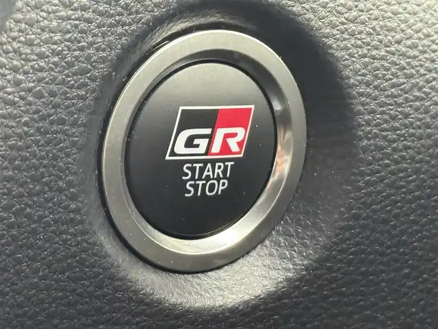 トヨタ ＧＲカローラ RZ 愛知県 2024(令6)年 3万km グレー 6MT車/4WD/ターボ/GR仕様車/　　・リヤスポイラー/　　・専用ブレーキキャリパー/　　・専用フロアマット/トヨタセーフティセンス/　　・プリクラッシュセーフティ/　　・レーダークルーズコントロール/　　・レーントレーシングアシスト/　　・レーンディバーチャーアラート/　　・オートマチックハイビーム/純正10.5インチナビ/　　BT/フルセグ/JBLサウンドシステム/バックカメラ/ビルトインETC2.0/革巻きステアリング/ステアリングリモコン/ステアリングヒーター/ハーフレザーシート/シートヒーター/純正LEDヘッドライト/フォグランプ/純正18インチアルミホイール