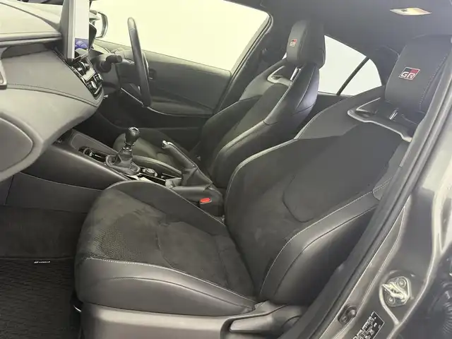 トヨタ ＧＲカローラ RZ 愛知県 2024(令6)年 3万km グレー 6MT車/4WD/ターボ/GR仕様車/　　・リヤスポイラー/　　・専用ブレーキキャリパー/　　・専用フロアマット/トヨタセーフティセンス/　　・プリクラッシュセーフティ/　　・レーダークルーズコントロール/　　・レーントレーシングアシスト/　　・レーンディバーチャーアラート/　　・オートマチックハイビーム/純正10.5インチナビ/　　BT/フルセグ/JBLサウンドシステム/バックカメラ/ビルトインETC2.0/革巻きステアリング/ステアリングリモコン/ステアリングヒーター/ハーフレザーシート/シートヒーター/純正LEDヘッドライト/フォグランプ/純正18インチアルミホイール