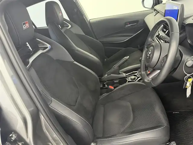 トヨタ ＧＲカローラ RZ 愛知県 2024(令6)年 3万km グレー 6MT車/4WD/ターボ/GR仕様車/　　・リヤスポイラー/　　・専用ブレーキキャリパー/　　・専用フロアマット/トヨタセーフティセンス/　　・プリクラッシュセーフティ/　　・レーダークルーズコントロール/　　・レーントレーシングアシスト/　　・レーンディバーチャーアラート/　　・オートマチックハイビーム/純正10.5インチナビ/　　BT/フルセグ/JBLサウンドシステム/バックカメラ/ビルトインETC2.0/革巻きステアリング/ステアリングリモコン/ステアリングヒーター/ハーフレザーシート/シートヒーター/純正LEDヘッドライト/フォグランプ/純正18インチアルミホイール