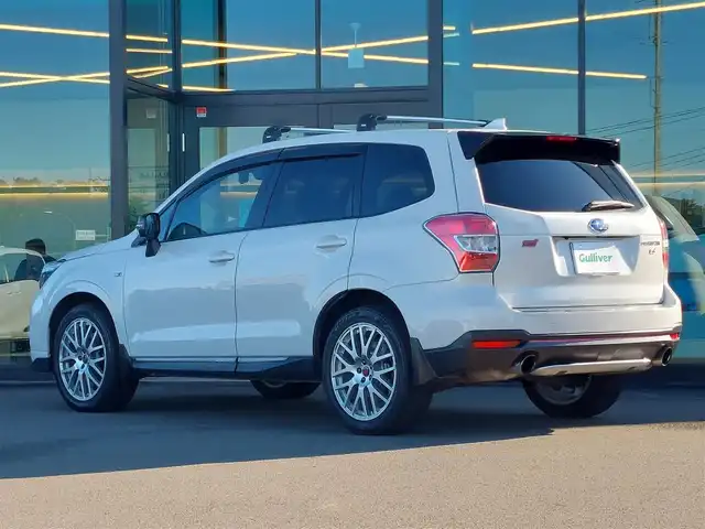 スバル フォレスター tS 東京都 2015(平27)年 9.5万km サテンホワイトパール 300台限定車/フロントスポイラー/専用ＢＢＳ製19インチアルミ/専用サスペンション/アイサイト/純正ダイアトーンサウンドナビ〔NR-MZ200PREMI〕/　・フルセグTV/　・Bluetooth接続/　・SDミュージックサーバー/　・CD/DVD再生/　・AM/FMラジオ/　・USB/アルパイン製フリップダウンモニター/バックカメラ/ビルトインETC/前後３６０°ドライブレコーダー〔ZDR037〕/社外ステアリング〔純正エアバッグ付き〕/ハーフレザーシート/シートヒーター/パワーシート/パワーリヤゲート/プッシュスタート/スマートキー×２/保証書/整備記録簿/取扱説明書