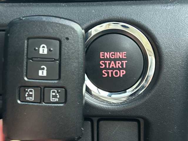 トヨタ ヴォクシー ZS 煌Ⅱ 沖縄県 2020(令2)年 4.6万km ブラック 純正ナビ/フルセグテレビ/バックカメラ/フリップダウンモニター/アイドリングストップ/クルーズコントロール/プッシュスタート/両側パワースライドドア/ETC/リアロールサンシェード/アダプティブハイビーム/コーナーセンサー/ドライブレコーダー/衝突被害軽減システム/スマートキー/Ｂｌｕｅｔｏｏｔｈ