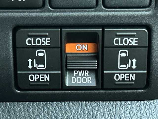 トヨタ ヴォクシー ZS 煌Ⅱ 沖縄県 2020(令2)年 4.6万km ブラック 純正ナビ/フルセグテレビ/バックカメラ/フリップダウンモニター/アイドリングストップ/クルーズコントロール/プッシュスタート/両側パワースライドドア/ETC/リアロールサンシェード/アダプティブハイビーム/コーナーセンサー/ドライブレコーダー/衝突被害軽減システム/スマートキー/Ｂｌｕｅｔｏｏｔｈ