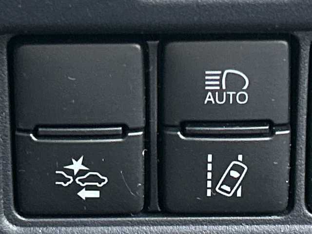 トヨタ ヴォクシー ZS 煌Ⅱ 沖縄県 2020(令2)年 4.6万km ブラック 純正ナビ/フルセグテレビ/バックカメラ/フリップダウンモニター/アイドリングストップ/クルーズコントロール/プッシュスタート/両側パワースライドドア/ETC/リアロールサンシェード/アダプティブハイビーム/コーナーセンサー/ドライブレコーダー/衝突被害軽減システム/スマートキー/Ｂｌｕｅｔｏｏｔｈ