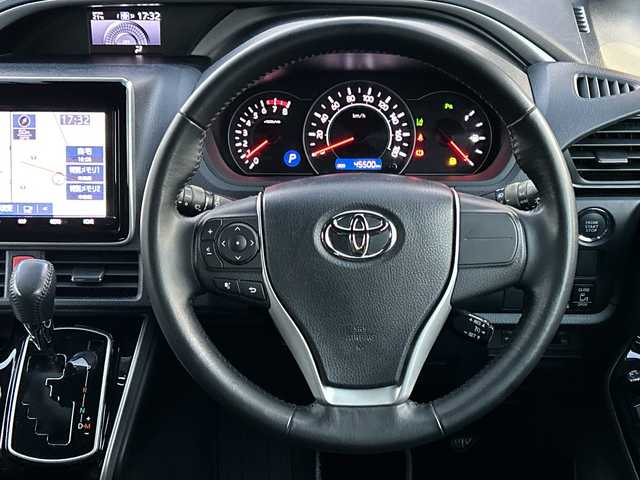 トヨタ ヴォクシー ZS 煌Ⅱ 沖縄県 2020(令2)年 4.6万km ブラック 純正ナビ/フルセグテレビ/バックカメラ/フリップダウンモニター/アイドリングストップ/クルーズコントロール/プッシュスタート/両側パワースライドドア/ETC/リアロールサンシェード/アダプティブハイビーム/コーナーセンサー/ドライブレコーダー/衝突被害軽減システム/スマートキー/Ｂｌｕｅｔｏｏｔｈ