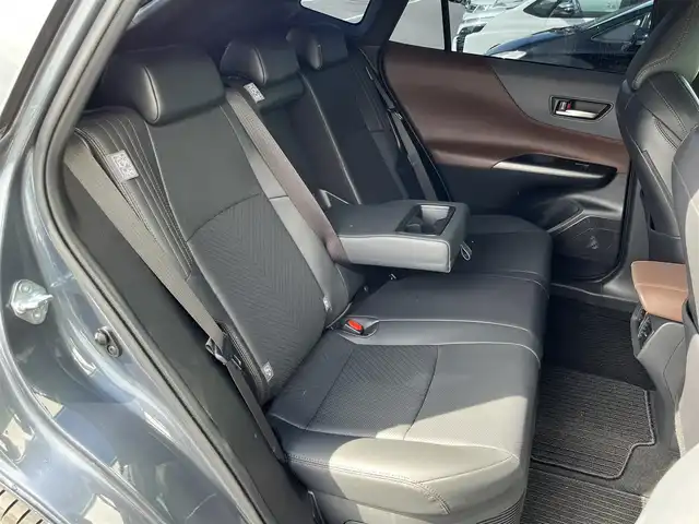 トヨタ ハリアー ハイブリッド Z レザーパッケージ 奈良県 2021(令3)年 2.7万km スレートグレーメタリック モデリスタフルエアロ/純正１２．３インチディスプレイオーディオ/（フルセグ/BT/AppleCarPlay/AndroidAuto)/ＪＢＬプレミアムサウンドシステム/レーダークルーズコントロール/アラウンドビューモニター/ブラインドスポットモニター/前後コーナーセンサー/プリクラッシュセーフティ/レーンキープアシスト/パワーバックドア/レザーシート/運転席メモリーシート/前席パワーシート/前席シートヒーター/前席エアーシート/ステアリングヒーター/デジタルインナーミラー/ＥＴＣ２．０/前方ドライブレコーダー/純正19インチAW/保証書/取り扱い説明書/スペアキーX1