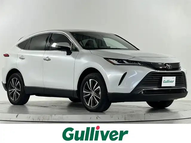 トヨタ ハリアー G 佐賀県 2023(令5)年 1.3万km プラチナホワイトパールマイカ 純正8インチディスプレイオーディオ/フルセグTV/Bluetooth/Androidauto/Applecarplay/バックカメラ/デジタルインナールームミラー/衝突被害軽減システム/ブラインドスポットモニター/レーダークルーズコントロール/レーンアシスト/パーキングサポートブレーキ/ロードサインアシスト/LEDヘッドライト/LEDフォグライト/オートライト/オートマチックハイビーム/電子パーキング/ブレーキホールド/ビルトインETC2.0/前後ドライブレコーダー/パワーバックドア/運転席パワーシート/ハーフレザーシート/ISOFIX対応/オートワイパー/純正18インチアルミホイール/純正フロアマット