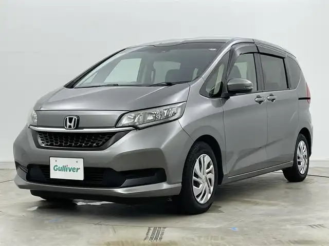 ホンダ フリード G ホンダセンシング 岡山県 2020(令2)年 5.6万km スーパープラチナグレーメタリック 純正9インチメモリナビ/　「フルセグ/BT/CD/DVD/USB」/フリップダウンモニター（HDMI接続有り）/ワイパーデアイサー/バックカメラ/追従型クルーズコントロール/ビルトインETC/前席シートヒーター/衝突軽減ブレーキシステム/車線逸脱防止システム/横滑り防止装置/純正１５インチアルミ/純正フロアマット/ヘッドライトレベライザー/ハロゲンヘッドライト（AUTO機能付き）/ステアリングスイッチ/プッシュスタート/スマートキー×1