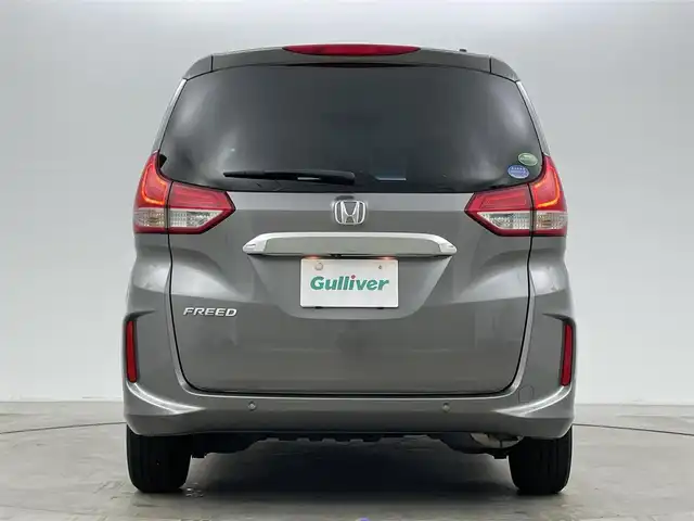 ホンダ フリード G ホンダセンシング 岡山県 2020(令2)年 5.6万km スーパープラチナグレーメタリック 純正9インチメモリナビ/　「フルセグ/BT/CD/DVD/USB」/フリップダウンモニター（HDMI接続有り）/ワイパーデアイサー/バックカメラ/追従型クルーズコントロール/ビルトインETC/前席シートヒーター/衝突軽減ブレーキシステム/車線逸脱防止システム/横滑り防止装置/純正１５インチアルミ/純正フロアマット/ヘッドライトレベライザー/ハロゲンヘッドライト（AUTO機能付き）/ステアリングスイッチ/プッシュスタート/スマートキー×1