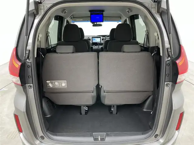 ホンダ フリード G ホンダセンシング 岡山県 2020(令2)年 5.6万km スーパープラチナグレーメタリック 純正9インチメモリナビ/　「フルセグ/BT/CD/DVD/USB」/フリップダウンモニター（HDMI接続有り）/ワイパーデアイサー/バックカメラ/追従型クルーズコントロール/ビルトインETC/前席シートヒーター/衝突軽減ブレーキシステム/車線逸脱防止システム/横滑り防止装置/純正１５インチアルミ/純正フロアマット/ヘッドライトレベライザー/ハロゲンヘッドライト（AUTO機能付き）/ステアリングスイッチ/プッシュスタート/スマートキー×1