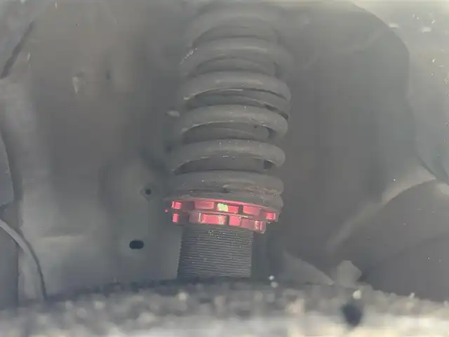 トヨタ ヴォクシー ハイブリッド V 茨城県 2016(平28)年 7.2万km ブラック 10型純正ナビ（AM/FM/TV/Bluetooth/HDMI)/フリップダウンモニター/トヨタセーフティセンスC（衝突回避支援パッケージ）/・プリクラッシュセーフティシステム/・レーンディパーチャーアラート/・オートマチックハイビーム/先行車発進告知機能/前後ドライブレコーダー/シートヒーター/ビルトインETC/クルーズコントロール/LEDヘッドライト/両側パワースライドドア/オートマチックハイビーム/オートライト/純正フロアマット/衝突被害軽減システム/レーンキープアシスト/スペアキー/保証書/取扱説明書