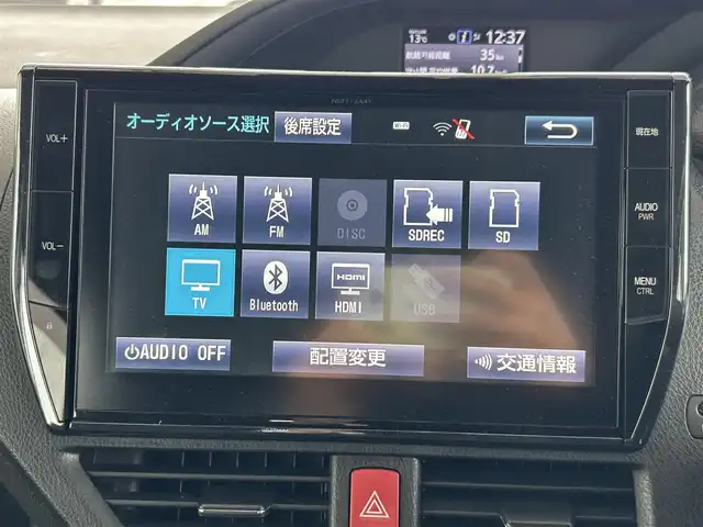 トヨタ ヴォクシー ハイブリッド V 茨城県 2016(平28)年 7.2万km ブラック 10型純正ナビ（AM/FM/TV/Bluetooth/HDMI)/フリップダウンモニター/トヨタセーフティセンスC（衝突回避支援パッケージ）/・プリクラッシュセーフティシステム/・レーンディパーチャーアラート/・オートマチックハイビーム/先行車発進告知機能/前後ドライブレコーダー/シートヒーター/ビルトインETC/クルーズコントロール/LEDヘッドライト/両側パワースライドドア/オートマチックハイビーム/オートライト/純正フロアマット/衝突被害軽減システム/レーンキープアシスト/スペアキー/保証書/取扱説明書