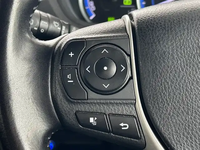 トヨタ ヴォクシー ハイブリッド V 茨城県 2016(平28)年 7.2万km ブラック 10型純正ナビ（AM/FM/TV/Bluetooth/HDMI)/フリップダウンモニター/トヨタセーフティセンスC（衝突回避支援パッケージ）/・プリクラッシュセーフティシステム/・レーンディパーチャーアラート/・オートマチックハイビーム/先行車発進告知機能/前後ドライブレコーダー/シートヒーター/ビルトインETC/クルーズコントロール/LEDヘッドライト/両側パワースライドドア/オートマチックハイビーム/オートライト/純正フロアマット/衝突被害軽減システム/レーンキープアシスト/スペアキー/保証書/取扱説明書